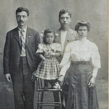 Giovanni Santarelli (1874-1962) and Nunzia Matarelli (1879-1970) with kids, Nicola and Mary, 1909.