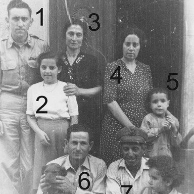 Vespa Family. August 1951, Calascio.